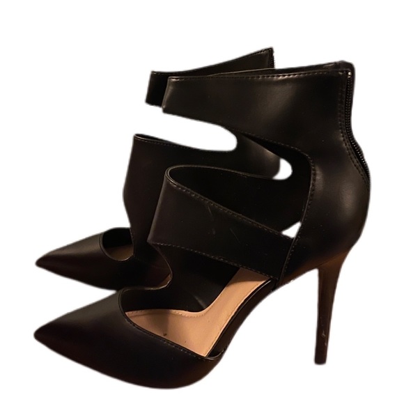 Black heels - Picture 2 of 3